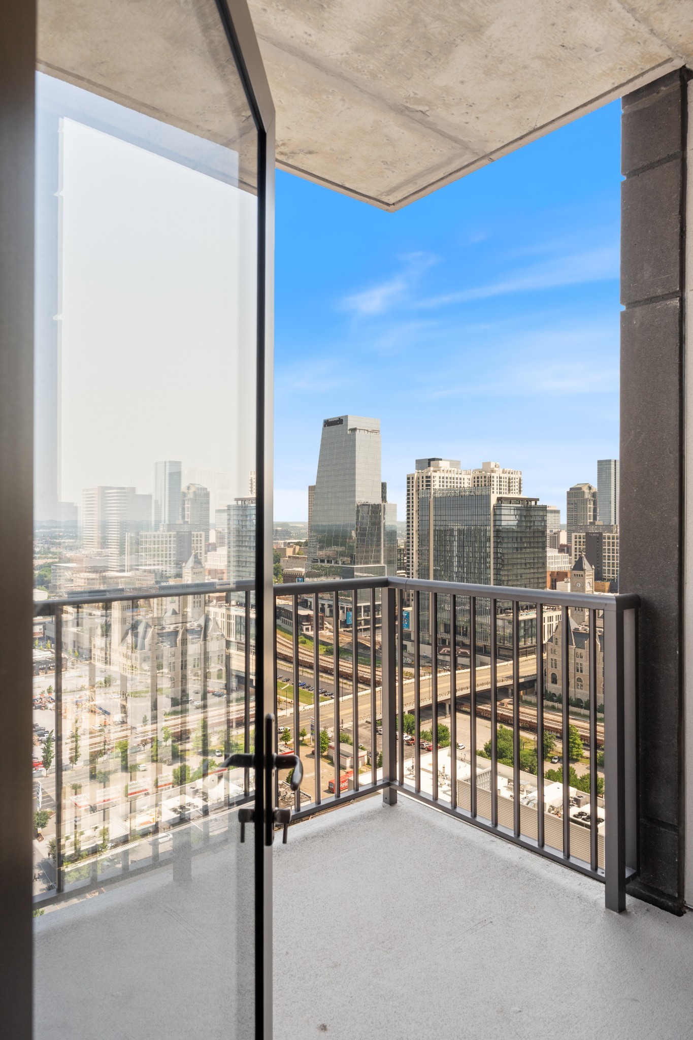 1212 Demonbreun St #909 Nashville, TN 37203