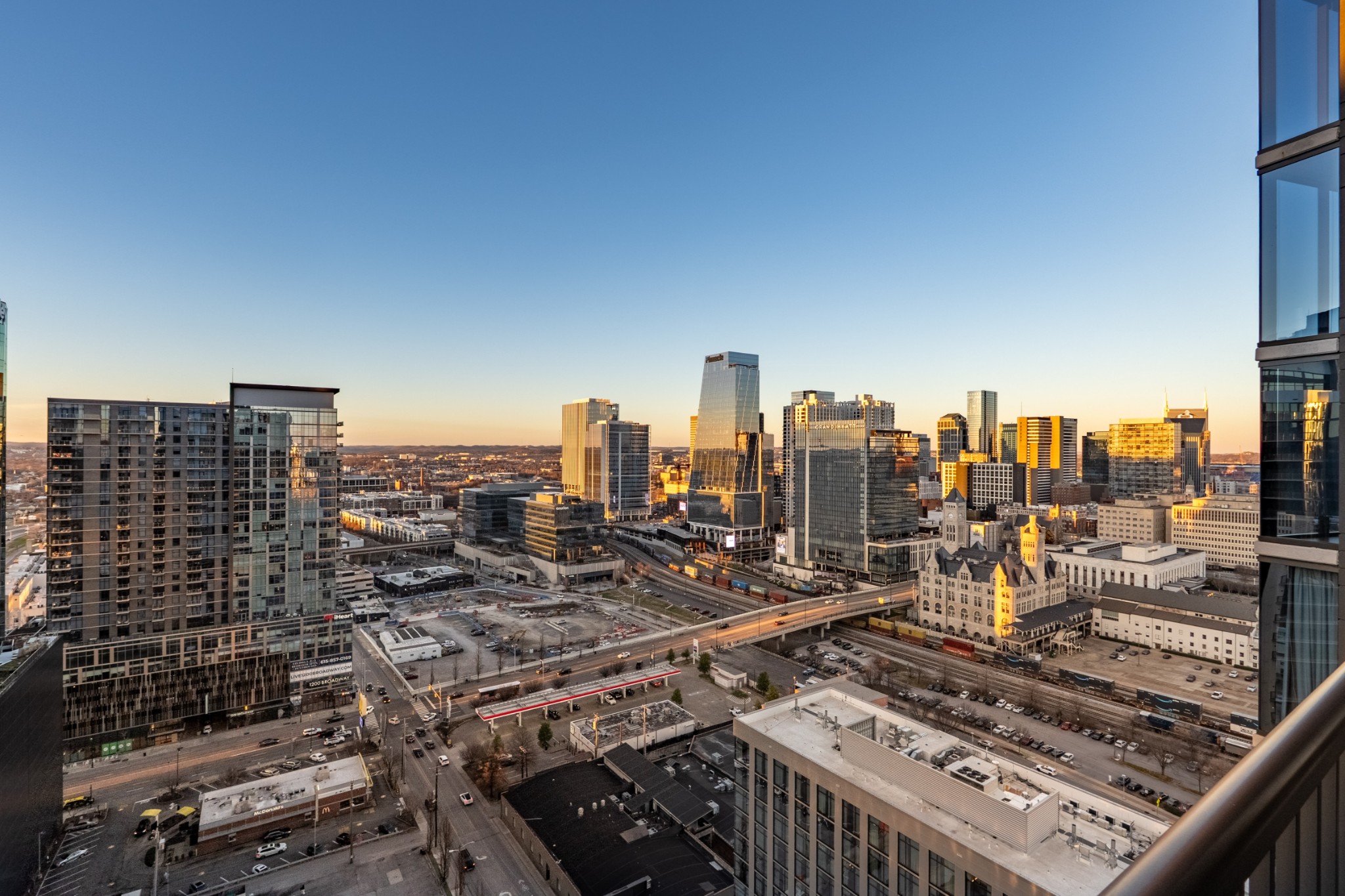 1212 Demonbreun St #909 Nashville, TN 37203