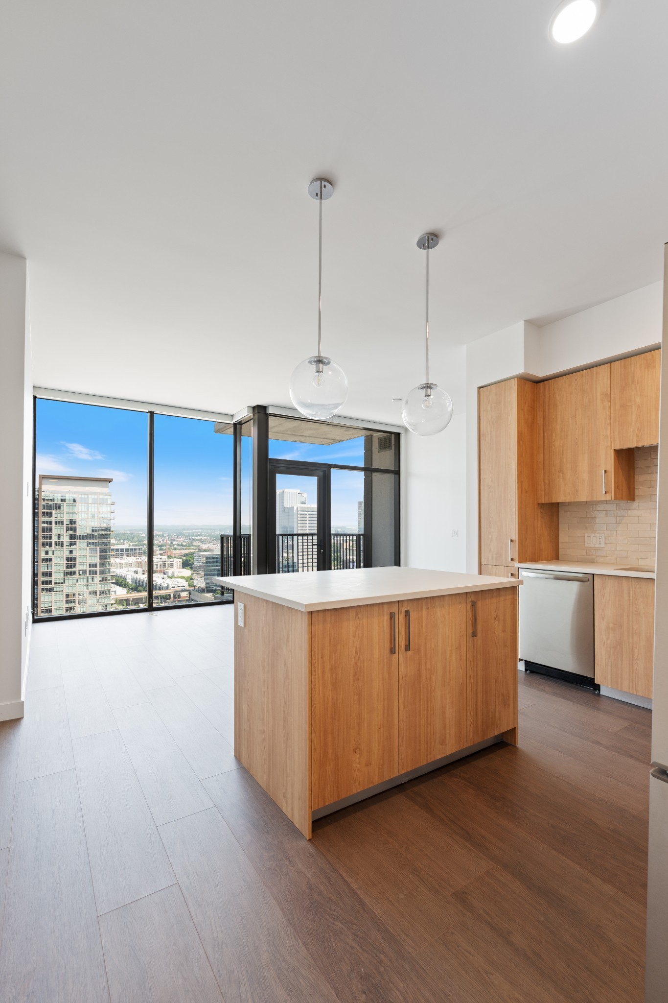 1212 Demonbreun St #909 Nashville, TN 37203