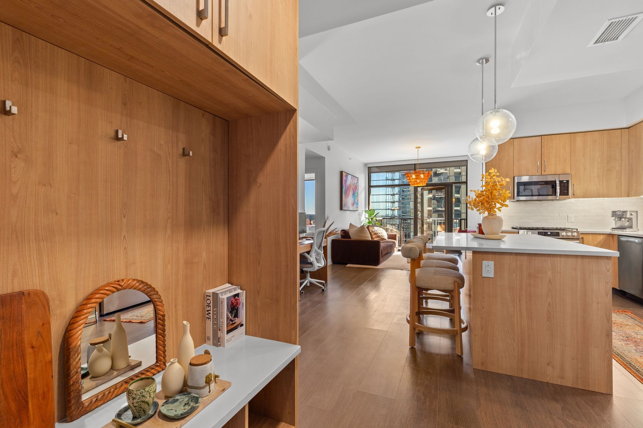 1212 Demonbreun St #1606 Nashville, TN 37203