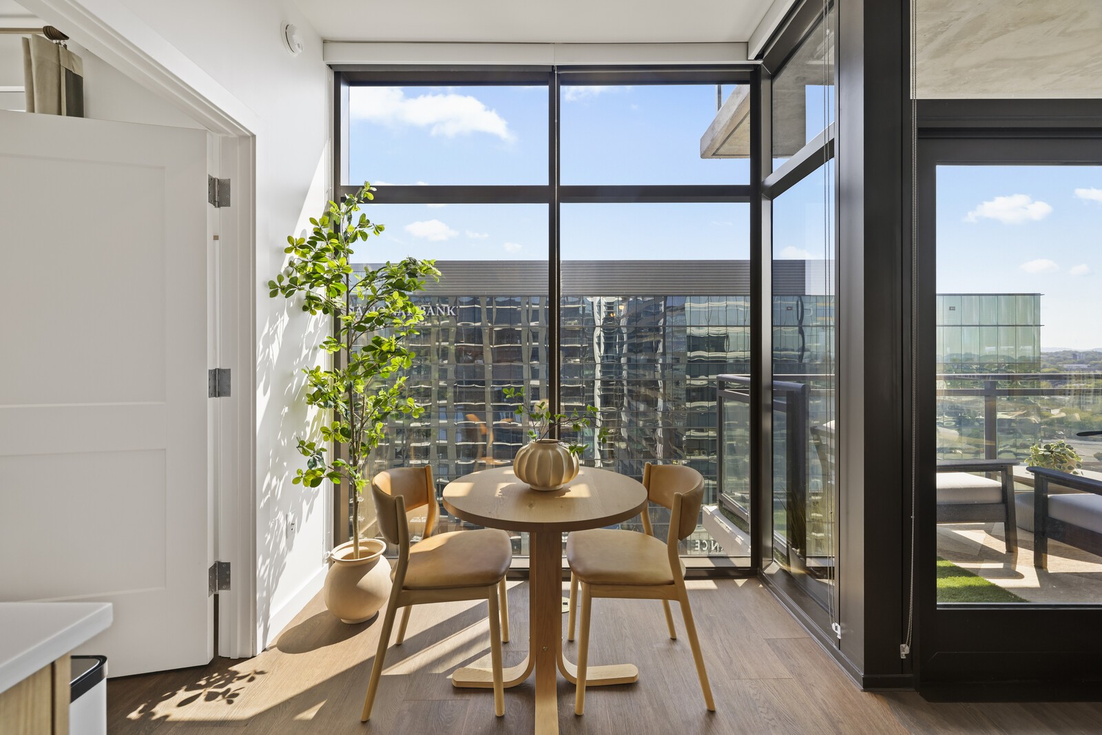 1212 Demonbreun St #1802 Nashville, TN 37203