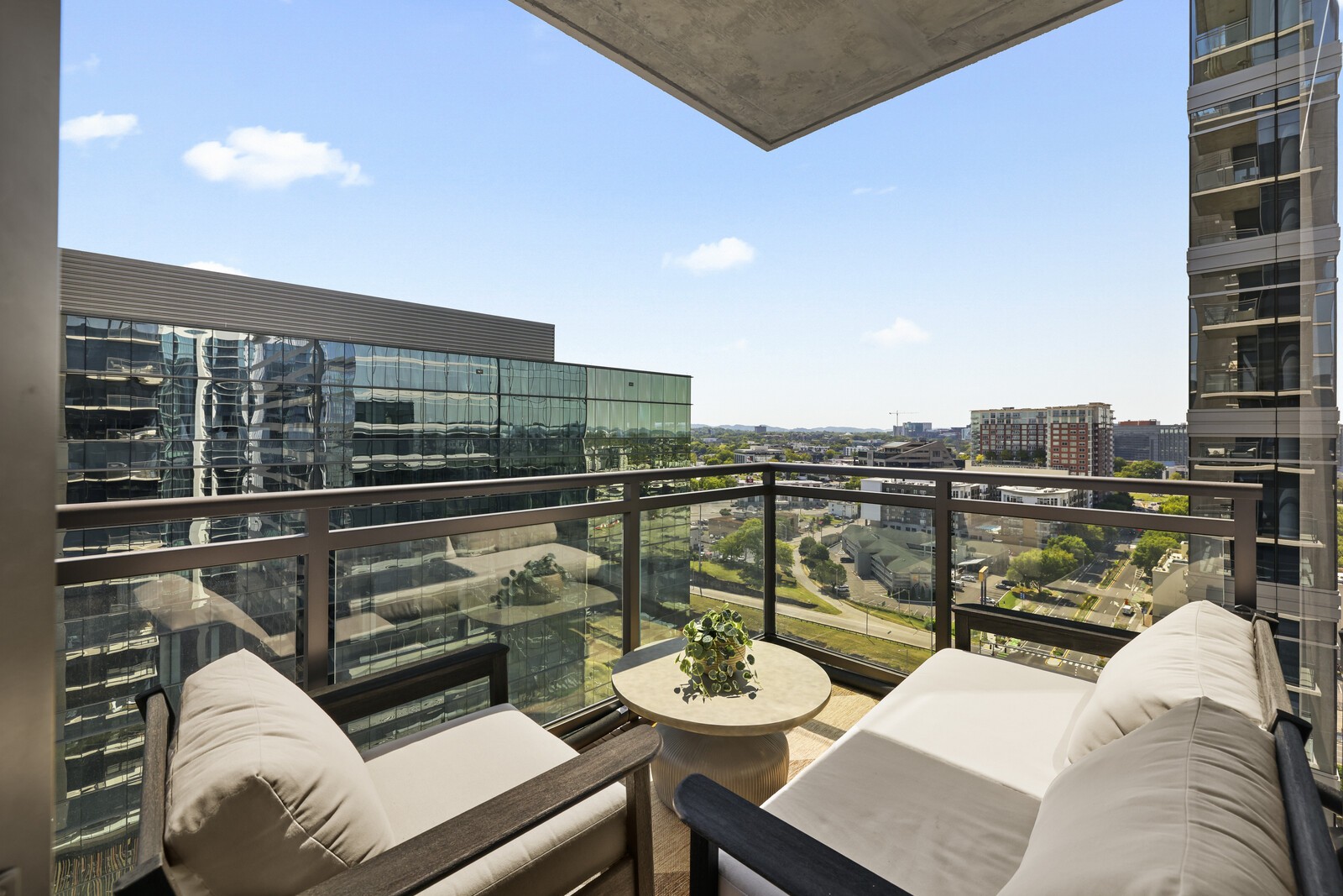 1212 Demonbreun St #1802 Nashville, TN 37203