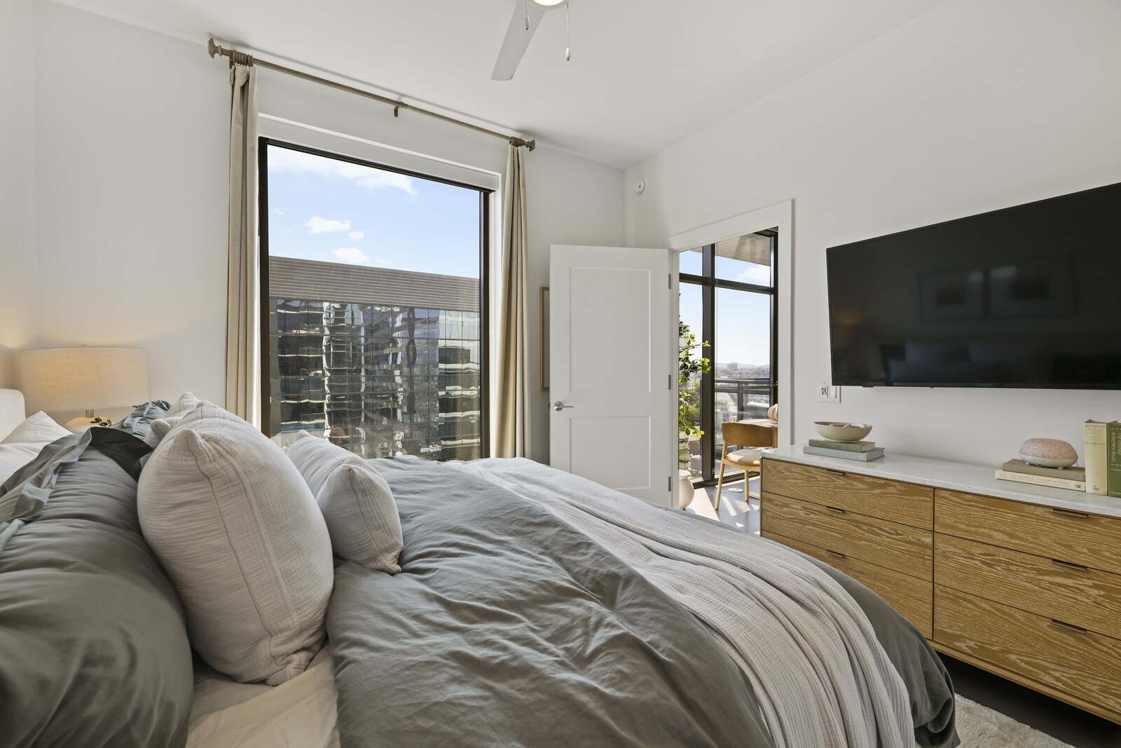 1212 Demonbreun St #1802 Nashville, TN 37203