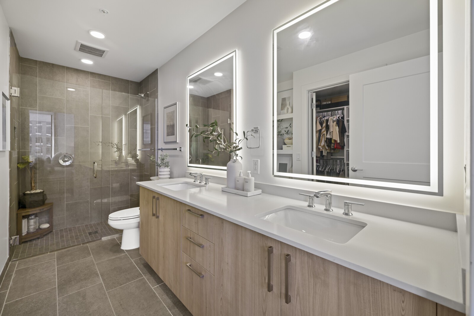 1212 Demonbreun St #1802 Nashville, TN 37203