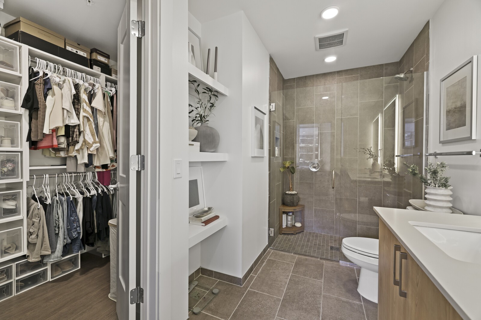 1212 Demonbreun St #1802 Nashville, TN 37203