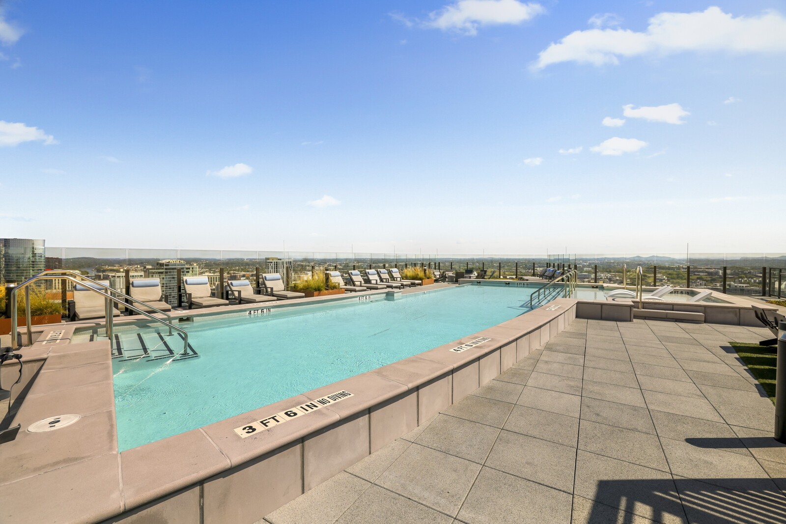 1212 Demonbreun St #1802 Nashville, TN 37203