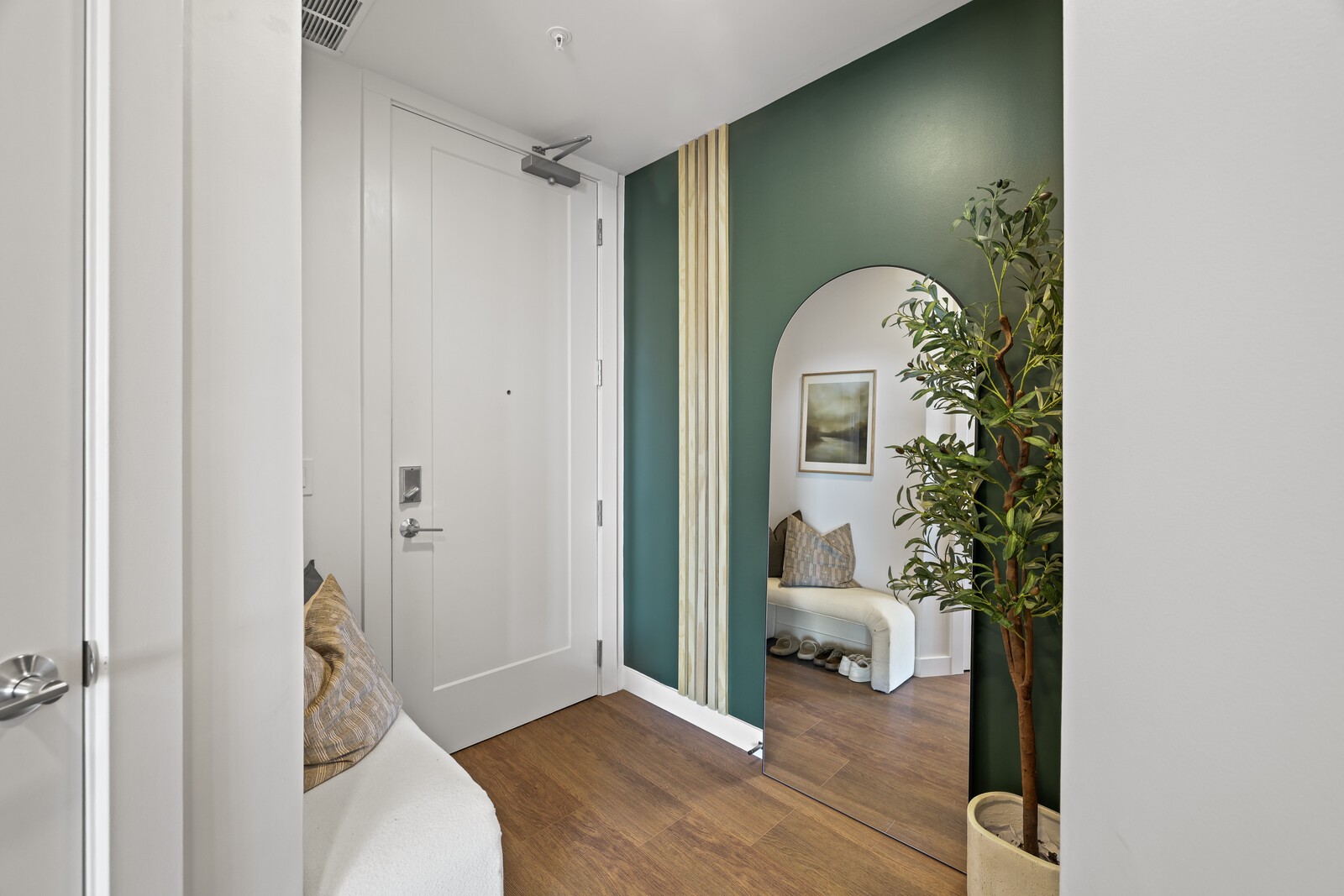 1212 Demonbreun St #1802 Nashville, TN 37203